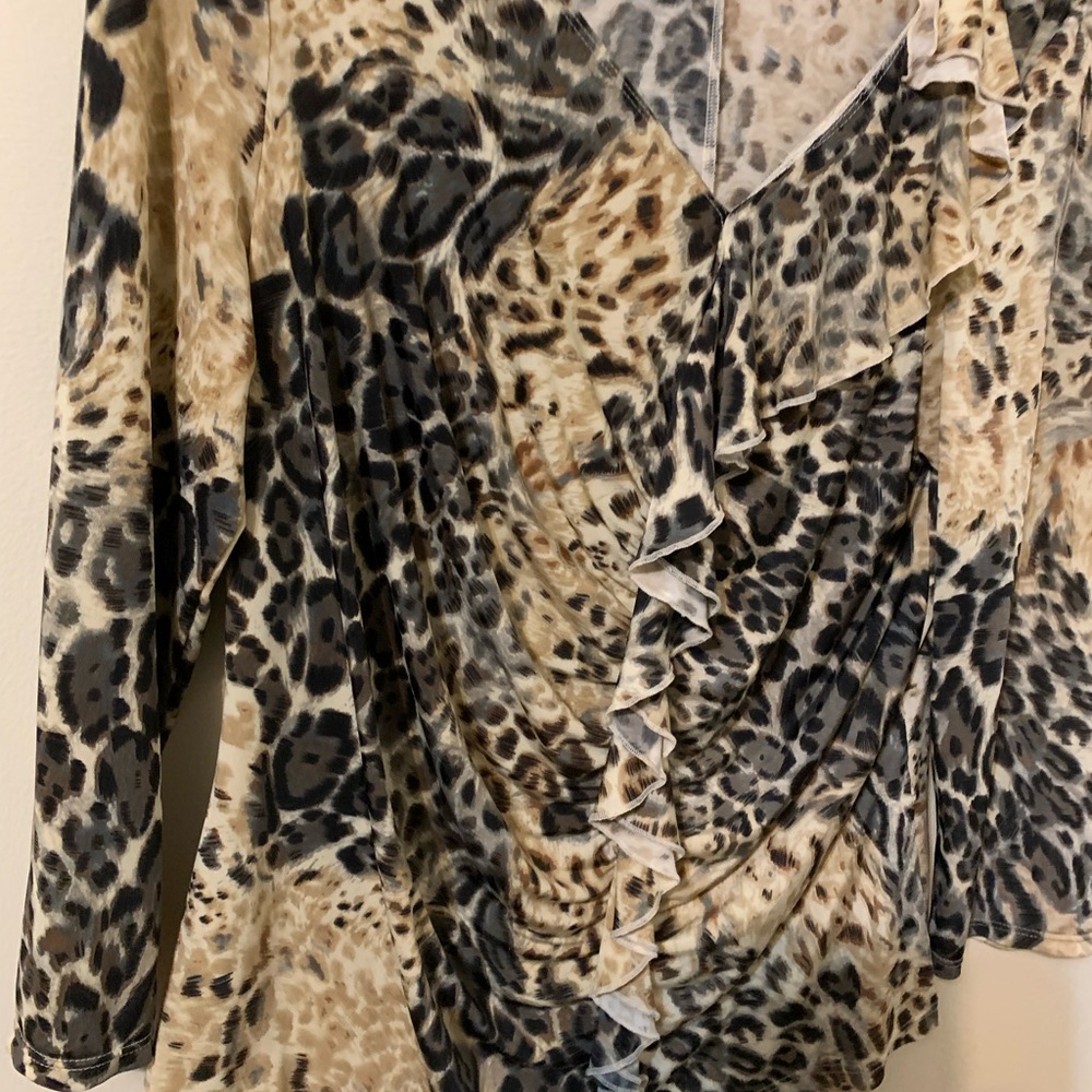 KAYLE HOPE Leopard Print Top, size Medium - Picture 7 of 12